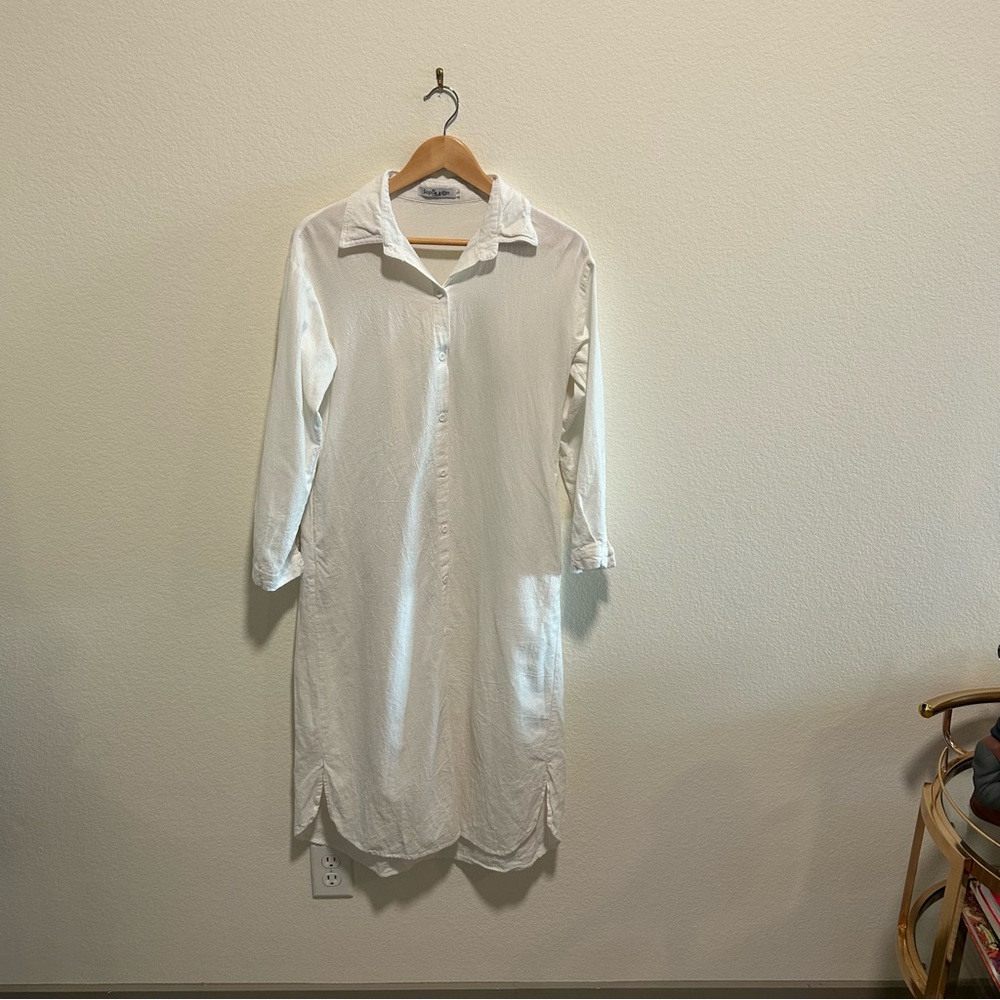 Elegant White Button-Up Ling Sleeve Dress